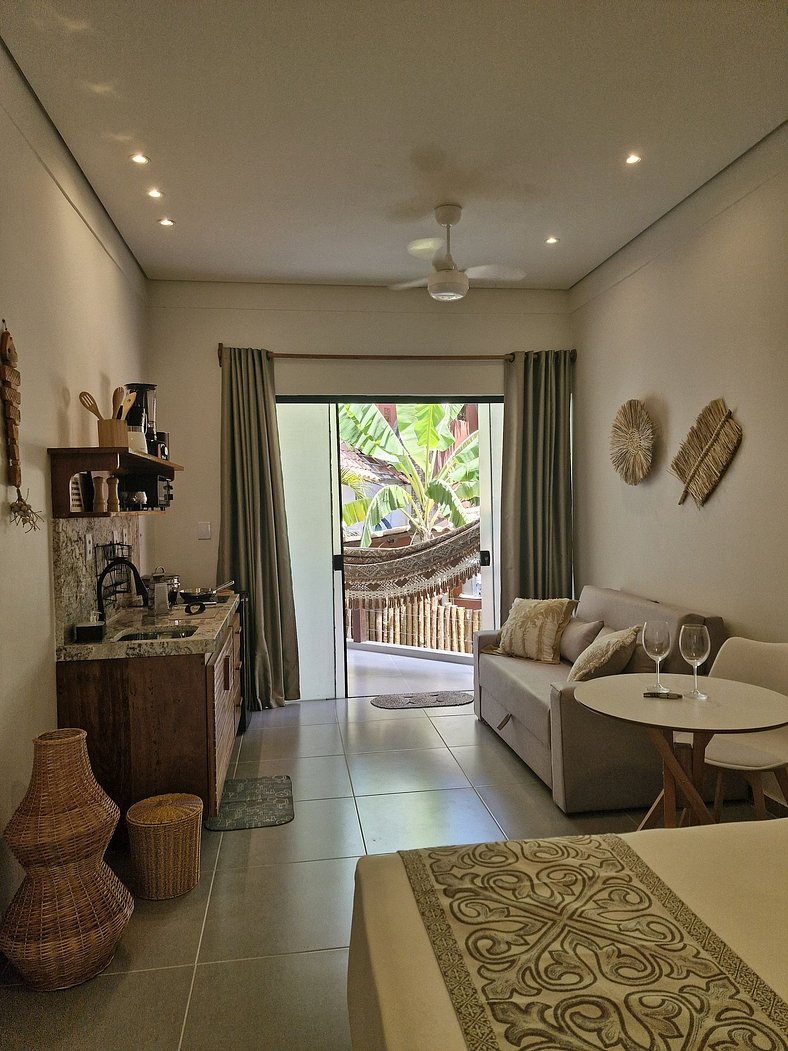 Studio Jardim Tropical: balcony & nearby the beach